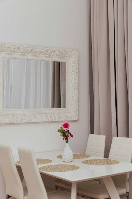 Modern Stylish Comfortable 2 Bedroom Apartment فيينا المظهر الخارجي الصورة