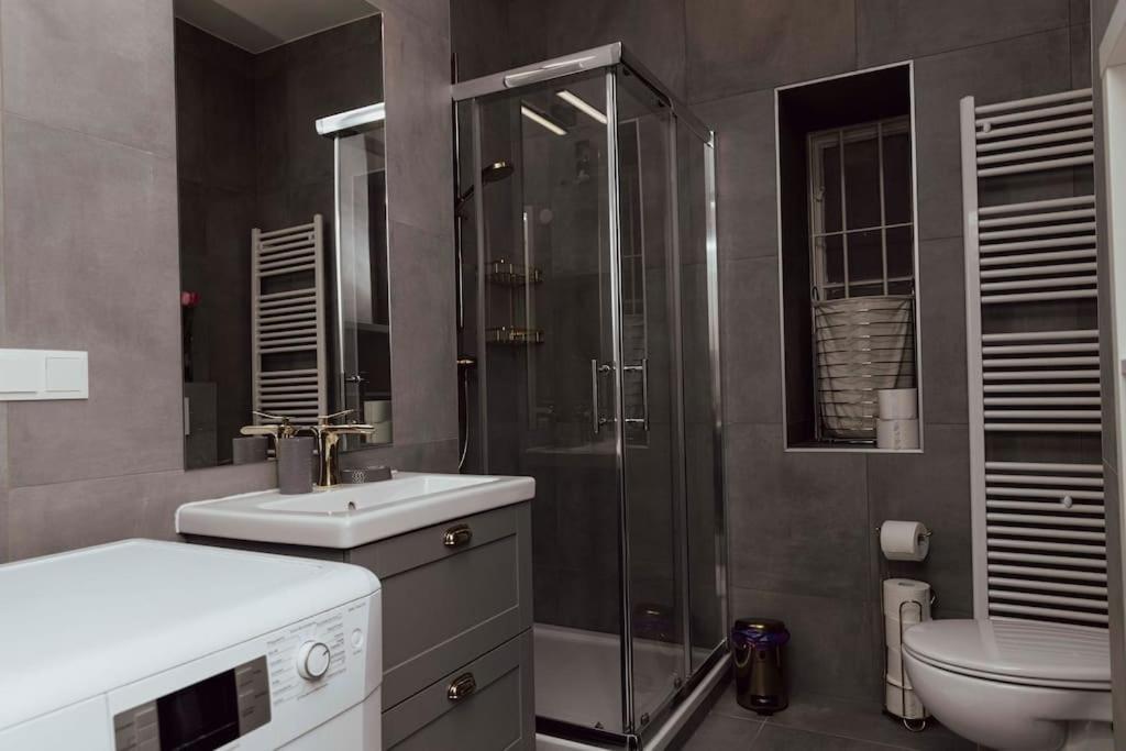 Modern Stylish Comfortable 2 Bedroom Apartment فيينا المظهر الخارجي الصورة