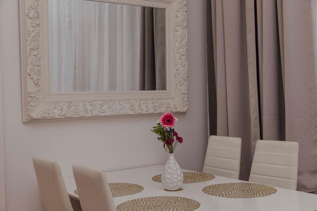 Modern Stylish Comfortable 2 Bedroom Apartment فيينا المظهر الخارجي الصورة