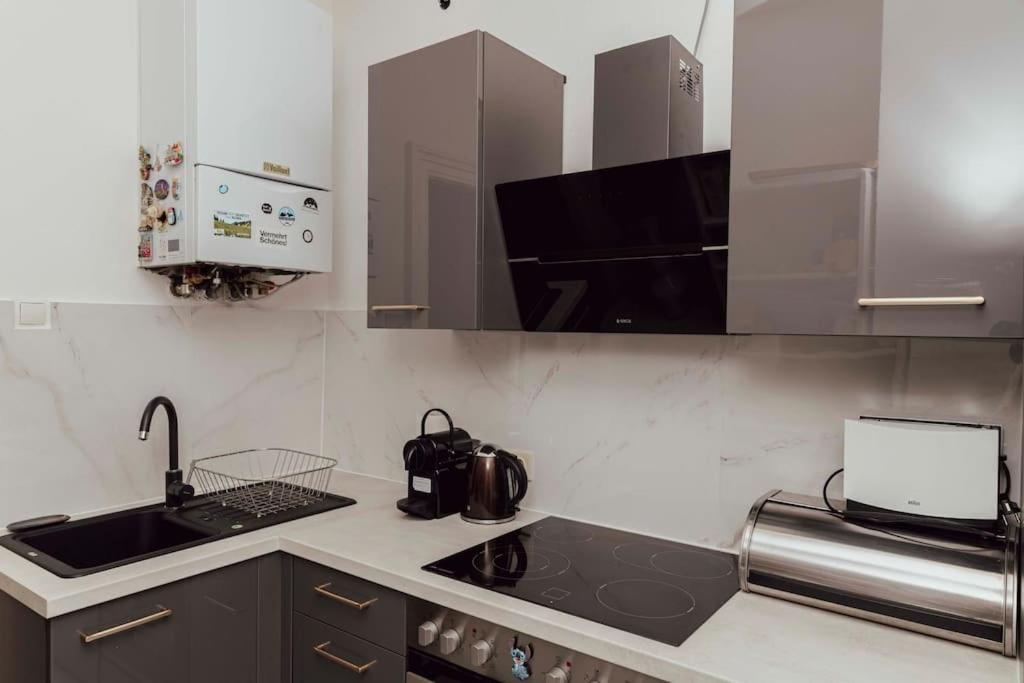 Modern Stylish Comfortable 2 Bedroom Apartment فيينا المظهر الخارجي الصورة